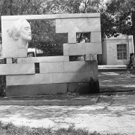 1975 թ․ "Սայաթ-Նովա" աղբյուր-հուշարձանը